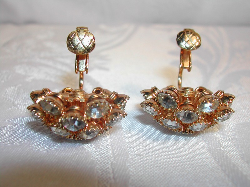 Fantastic Rhinestone & Gold Tone  Fashion Jewelry Clip-on Earrin