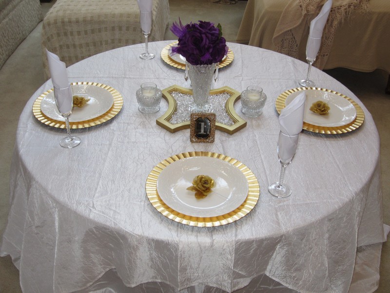 Elegance in Gold Centerpiece with Rose Pom Sets