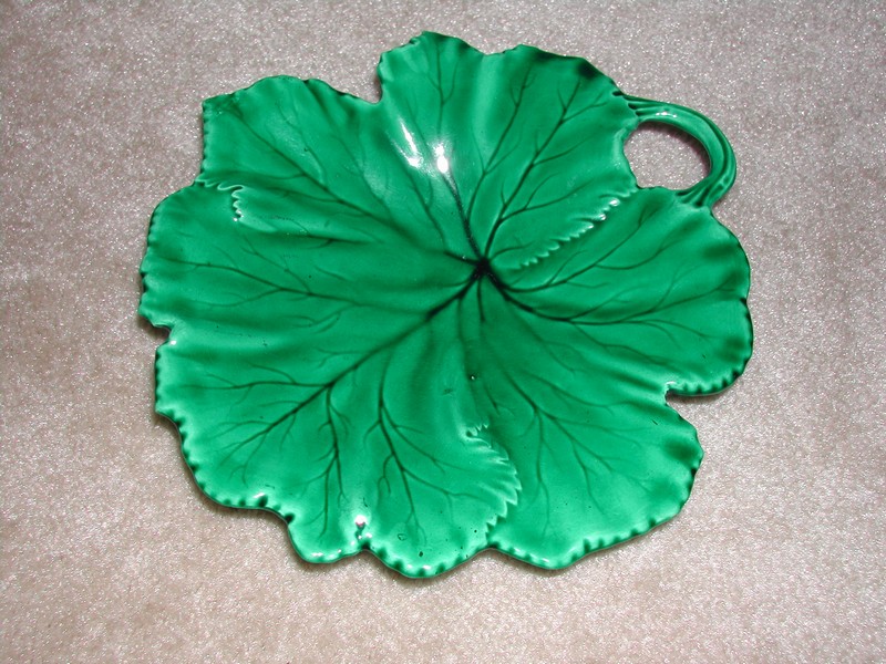 Clairefontaine Maple Leaf Majolica Dish