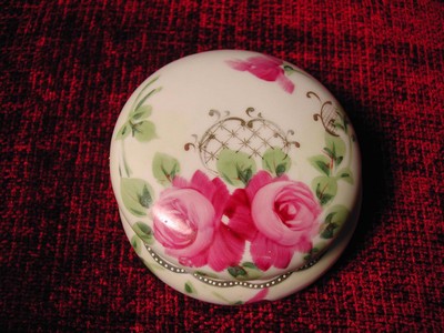 A Vintage Nippon Hand Painted Powder Jar