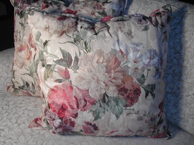 Large & Elegant Traditional Style Sofa Pillow New