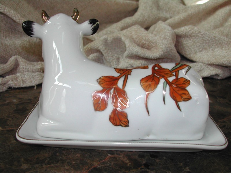 Art Nouveau Fine China Buffalo Pottery Covered Butter Cow