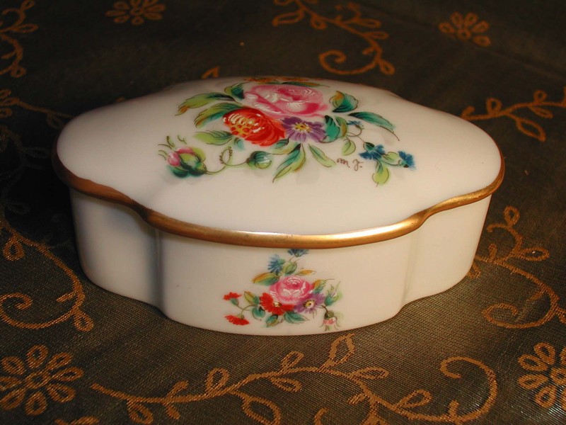 Limoges France Porcelain Trinket (Pill) Box with Lid