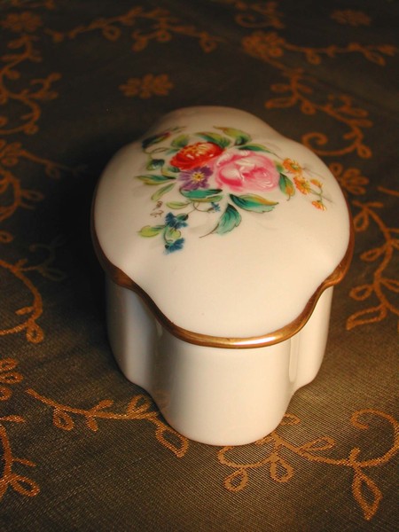 Limoges France Porcelain Trinket (Pill) Box with Lid