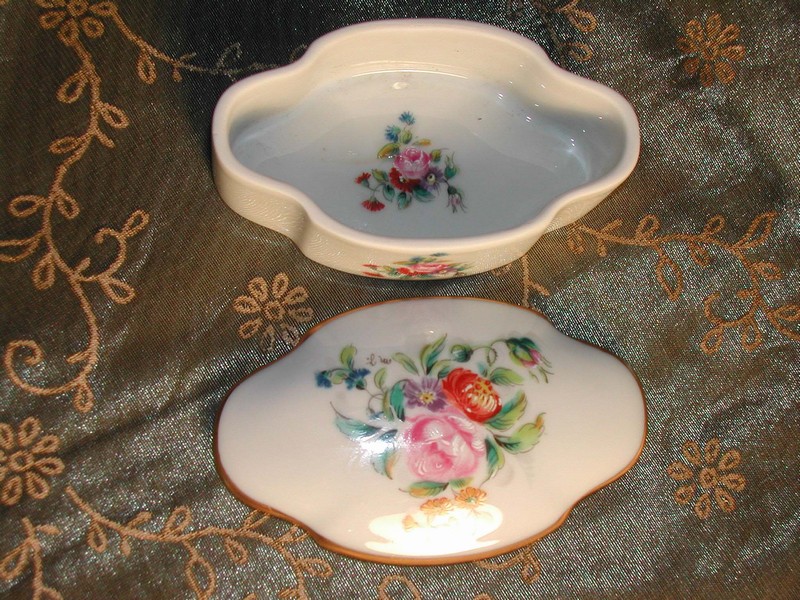 Limoges France Porcelain Trinket (Pill) Box with Lid